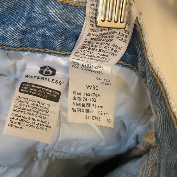 Levi's 501 Shorts - Picture 5 of 5